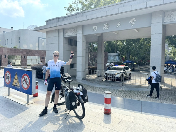 近日，同济大学建筑与城市规划学院Ole Bouman教授顺利抵达上海。校方供图